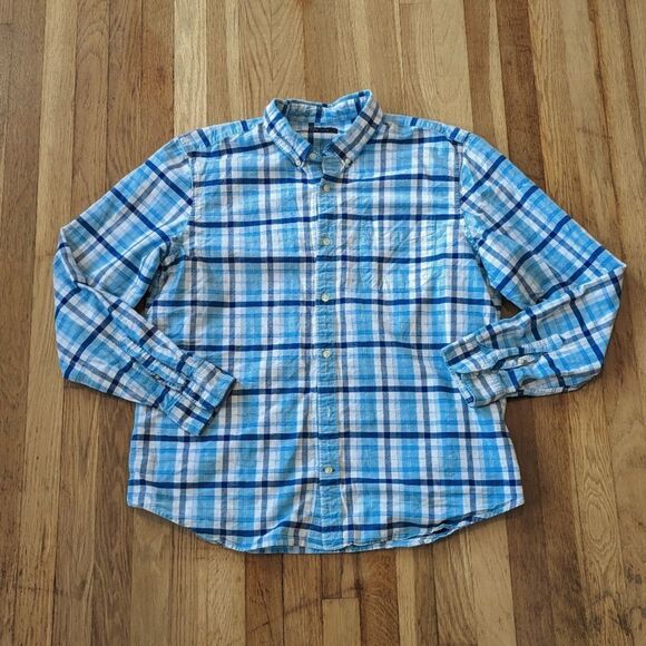 GAP Other - Gap blue and white plaid button up shirt